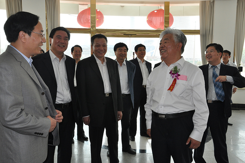 農業(yè)部畜牧業(yè)局司長王智才、山東省畜牧獸醫(yī)局局長馮繼康等各級領導參觀公司