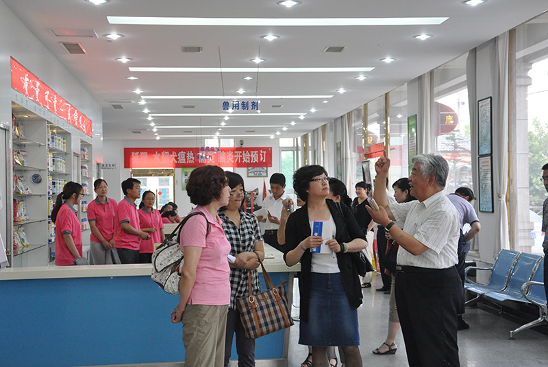 中國獸醫(yī)藥品監(jiān)察所徐肖君副所長一行，在山東省畜牧局高迎春所長等陪同下到公司調研獸藥經營情況